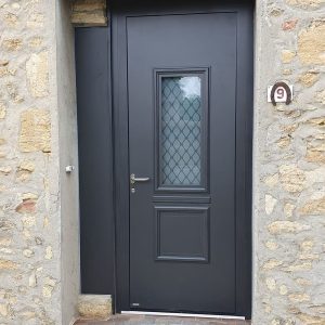 Porte d'entrée vitrée avec tierce